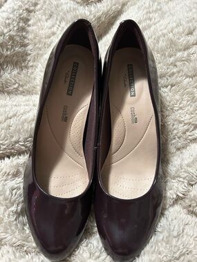Clarks Women's Wine Patent Leather Ballet Flats